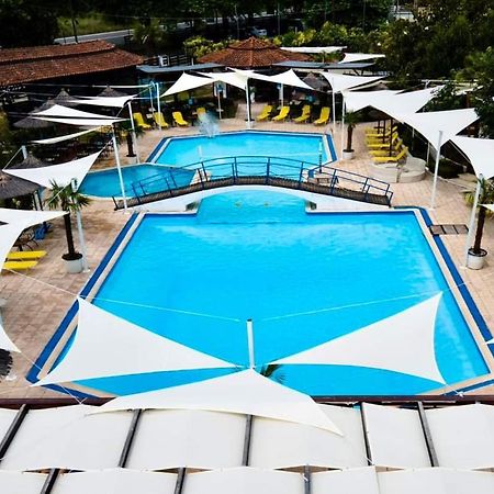 Hotel Oasi Káto Loutrákion Exterior foto